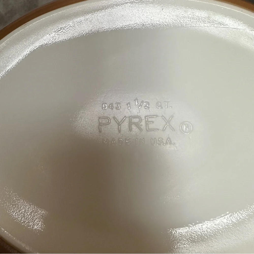 PYREX Early American 043 1.5 qt Casserole with lid - Picture 3 of 6